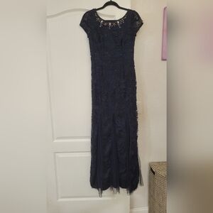 Adrianna Papell size 4 navy lace long dress